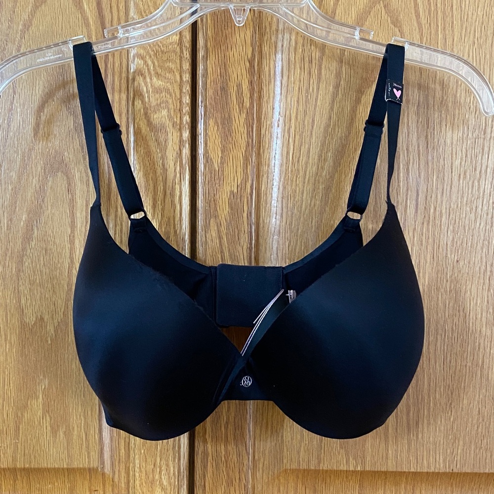 Victoria’s Secret Underwire, Padded Bra. New With Tags. Size 34DDD